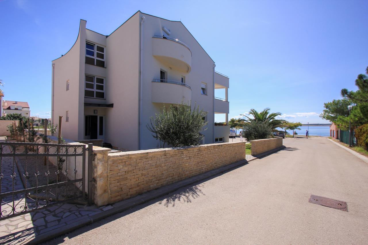 Apartments Franko Povljana Kültér fotó